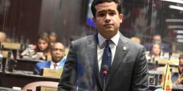 Omar Fernández propone cumbre por la salud para atender crisis del sector