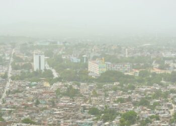 El cielo continuará opaco y grisáceo por las partículas del polvo de Sahara