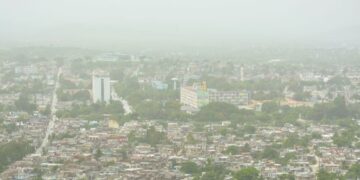 El cielo continuará opaco y grisáceo por las partículas del polvo de Sahara