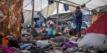 EE.UU. promulga nueva restringe acceso al asilo en frontera con México