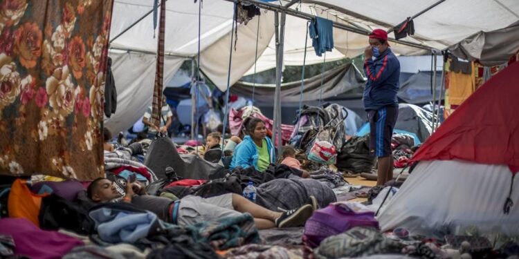 EE.UU. promulga nueva restringe acceso al asilo en frontera con México