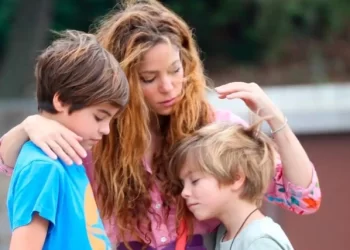 Shakira lanza la balada "Acróstico", una canción dedica a sus hijos