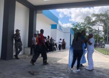 Conductor de patana que impactó autobús escolar y dejó varios muertos emprendió la huida