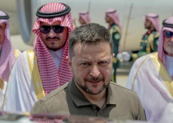 Zelenski llega a Arabia Saudí para «mejorar los lazos con el mundo árabe»