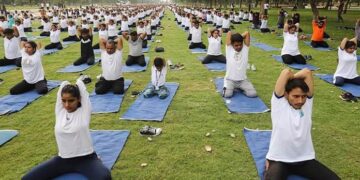 La India bate un récord Guinness con 153.000 participantes en la mayor sesión de yoga