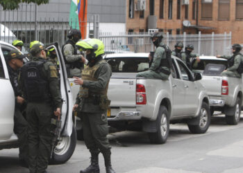 Asesinan a cinco personas, entre ellas dos líderes sociales, en dos regiones colombianas