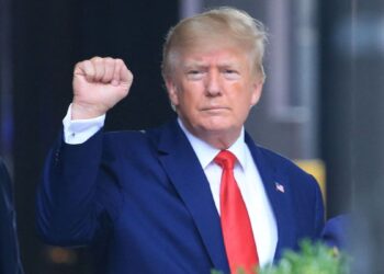 Trump comparece ante la justicia acusado de poner en peligro la seguridad de EEUU