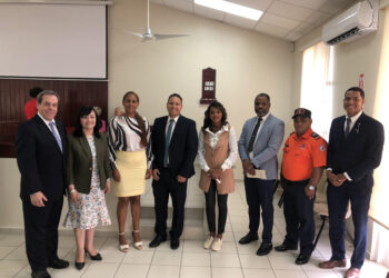 Líderes políticos y comunitarios participan en conferencia de Estaca Duarte