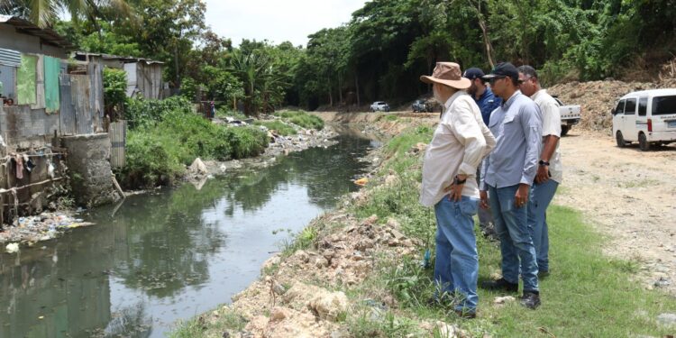 Medio Ambiente y Fideicomiso DO Sostenible coordinan acciones en favor de los ríos Isabela y el Ozama