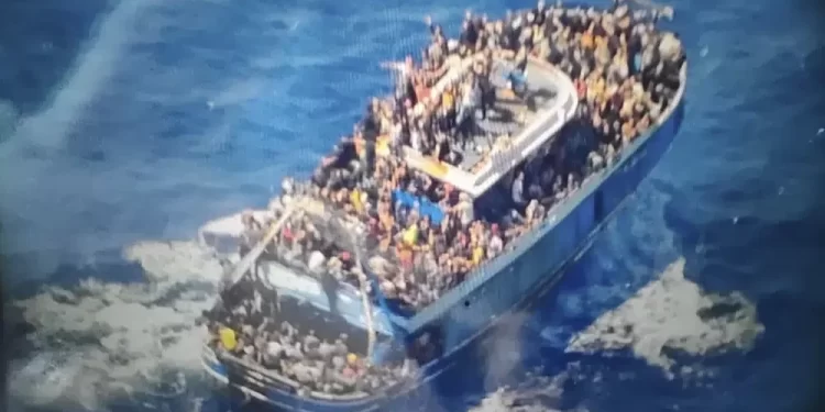Último día de búsqueda de inmigrantes desaparecidos en Grecia; cientos temían muertos