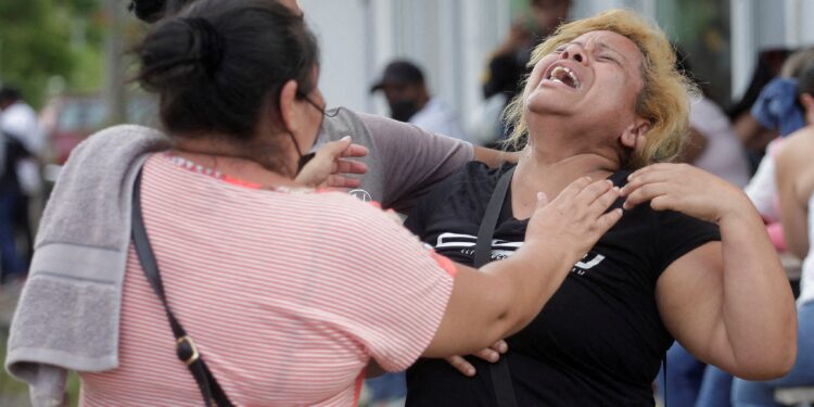 Al menos 41 muertas tras un enfrentamiento entre pandillas en una cárcel de mujeres en Honduras