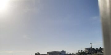 Aguaceros dispersos por vaguada y temperaturas calurosas para este domingo