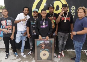 Angel Dior y Los Pérez 42 Récords celebran primer Disco de Oro en “Tu Música Urbana”