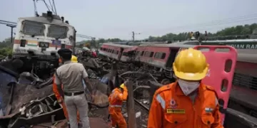 Ministro indio: Un fallo de señalización causó el descarrilamiento con 300 muertos