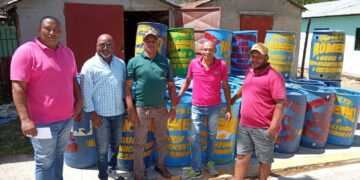 GOLDQUEST dona tanques plásticos para recolección de desechos sólidos en Sabaneta