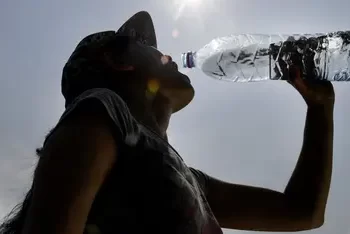 Ministerio de Salud exhorta a la población a beber suficientes líquidos para combatir ola de calor que afecta el territorio nacional