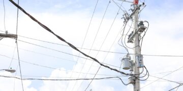 Edeeste desarrolla proyecto eléctrico para mejorar servicio en mercado de Los Mina