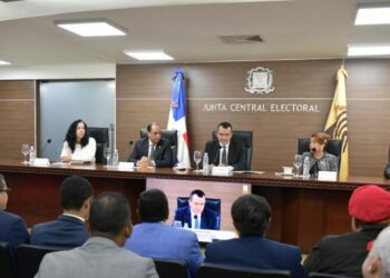 Partidos llevan a la JCE sus reservas de candidaturas