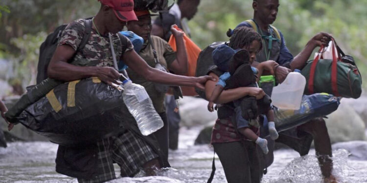 Le robaron y abusaron frente sus hijos y esposo