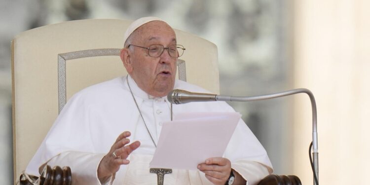 El papa Francisco pide evitar la corrupción al recaudar donativos para el Vaticano