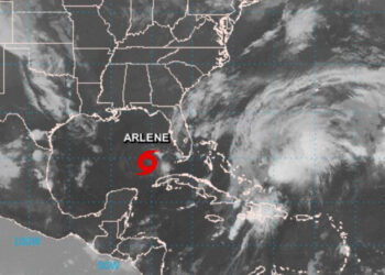 La tormenta tropical Arlene se debilita mientras avanza al sur por el Golfo de México