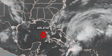 La tormenta tropical Arlene se debilita mientras avanza al sur por el Golfo de México