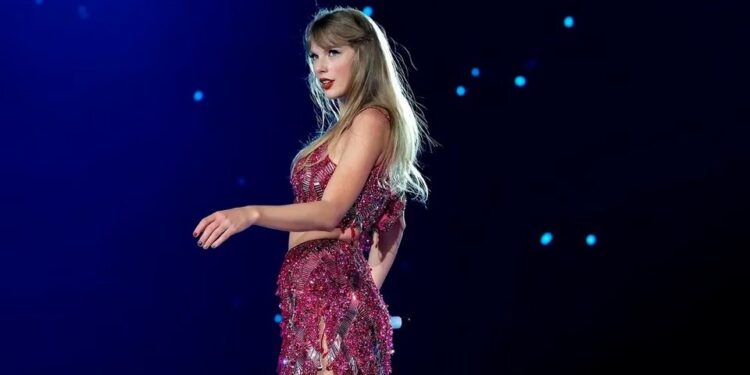 Detienen hombre que amenazó a Taylor Swift con explotar una bomba en su casa