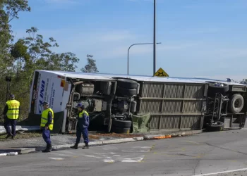 Vuelca autobús que volvía de una boda entre viñedos de Australia: 10 muertos