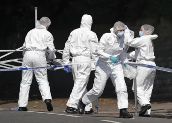 La policía del Reino Unido busca el motivo del ataque en Nottingham