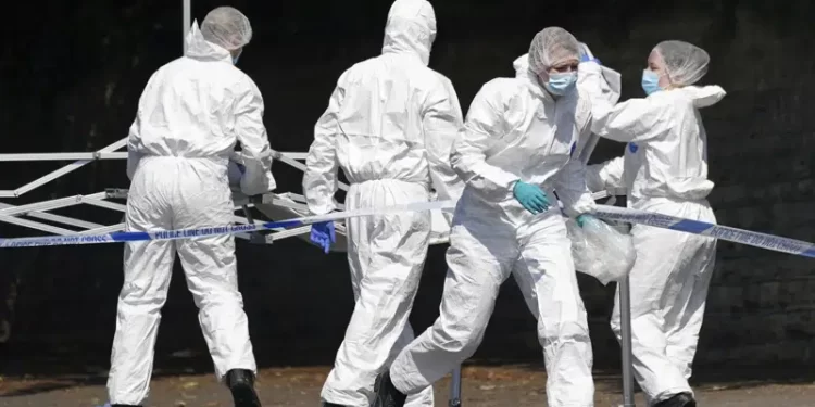 La policía del Reino Unido busca el motivo del ataque en Nottingham