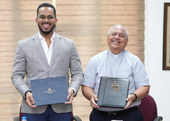 Ministerio de la Juventud y Universidad Católica de Santo Domingo firman acuerdo