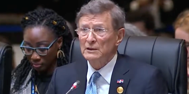 Roberto Álvarez llega a Washington para Asamblea General de la OEA