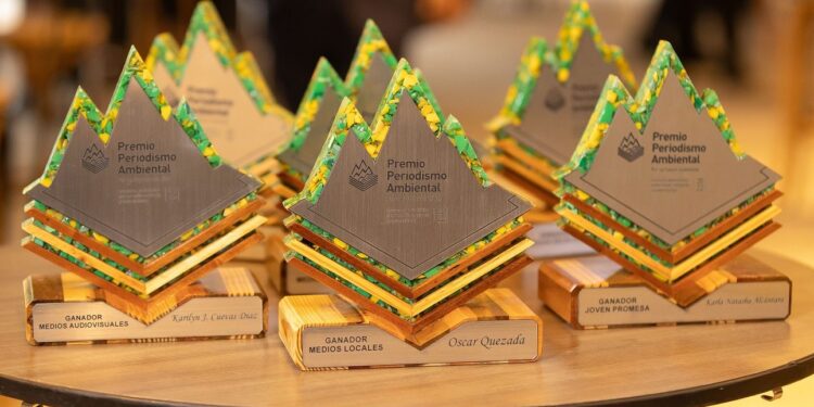 Cinco periodistas fueron reconocidos en la séptima entrega del "Premio Periodismo Ambiental"