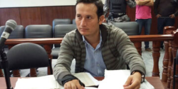 Asesinan fiscal al salir de una audiencia en Ecuador