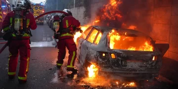 Llamados "a la calma" en Francia tras disturbios por muerte de joven a manos de la policía
