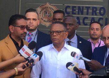 Director Migración dispone investigar incidente que involucra agentes y menor de edad en video colgado en las redes sociales