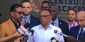 Director Migración dispone investigar incidente que involucra agentes y menor de edad en video colgado en las redes sociales