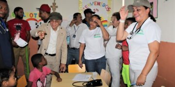 El alcalde Manuel Jiménez lleva “El Despacho Municipal” al sector Presidente Caamaño