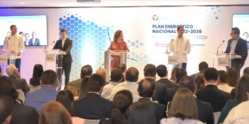 Jóvenes propician debate sobre los retos del sector energético dominicano