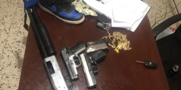 Patrulla PN preventiva apresa hombre al que ocupa tres armas de fuego ilegales y un vehículo