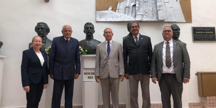 Duartianos conmemoran 159 aniversario deceso de Ramón Matías Mella