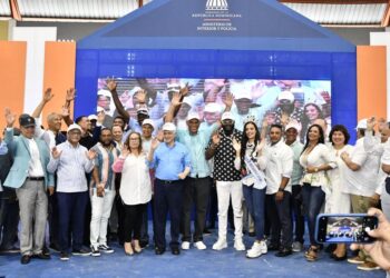 Interior y Policía inicia “De Vuelta al Barrio” en Santiago con masivo respaldo de diferentes sectores