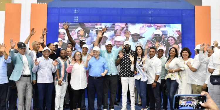 Interior y Policía inicia “De Vuelta al Barrio” en Santiago con masivo respaldo de diferentes sectores