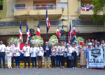 Efemérides Patrias realiza ceremonia en honor a los héroes Antonio de la Maza y Juan Tomás Díaz