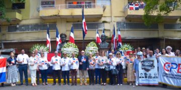 Efemérides Patrias realiza ceremonia en honor a los héroes Antonio de la Maza y Juan Tomás Díaz