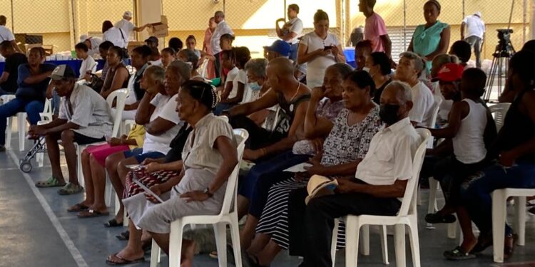 Diputado Ramón Bueno lleva operativo médico al sector La Ciénega del Distrito Nacional