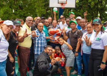 Alcalde SDN entrega 3 canchas deportivas y supervisa trabajos Funeraria Municipal en Los Guaricanos
