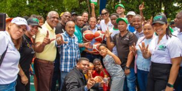 Alcalde SDN entrega 3 canchas deportivas y supervisa trabajos Funeraria Municipal en Los Guaricanos