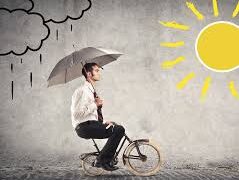 Chubascos dispersos y posibles tronadas durante un día caluroso