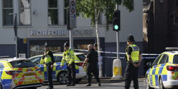 Al menos tres muertos y tres heridos en Nottingham